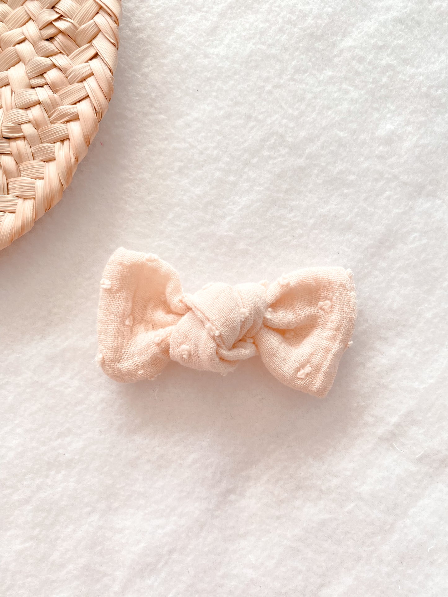 Barrette ou chouchou ou bandeau ecru plumetis
