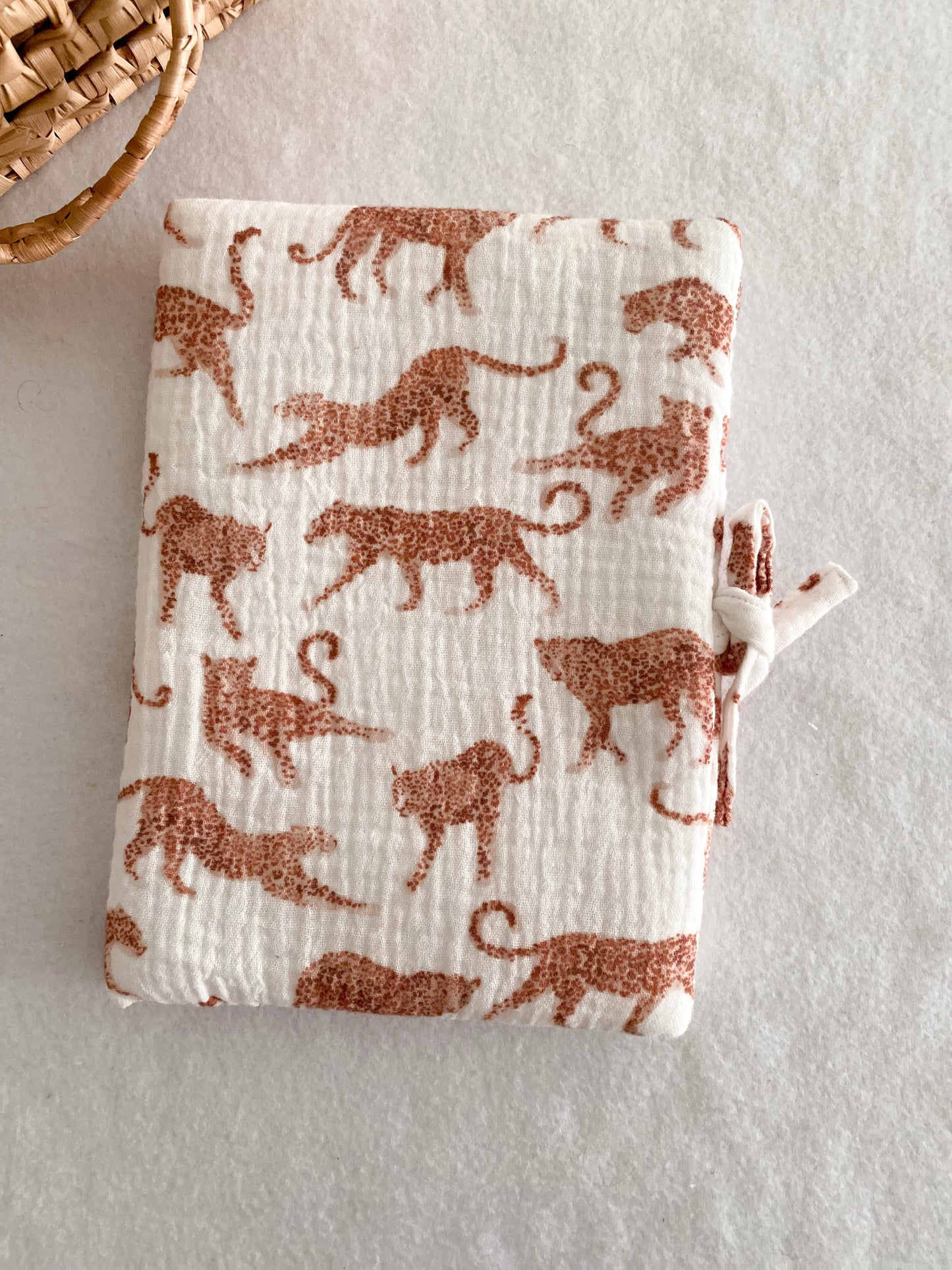 Protège Carnet de Santé Léopard - protège carnet de santé Bébé Personnalisé Prénom Fait Main – Cadeau Naissance