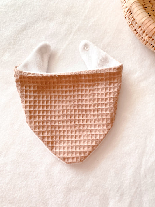 Bavoir bandana nid d’abeille