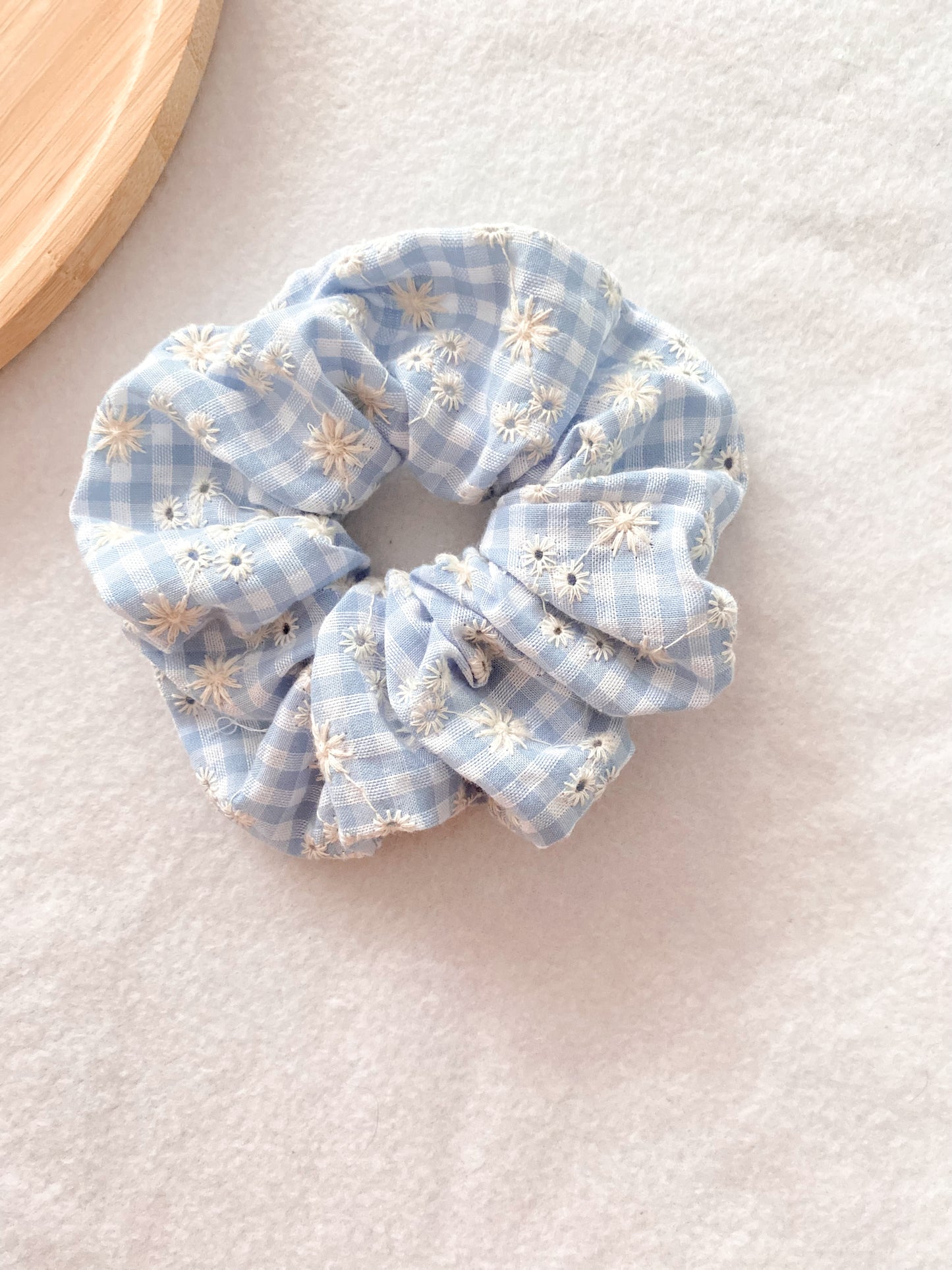 Chouchou vichy bleu brodé - scrunchie - chouchou cheveux fait main
