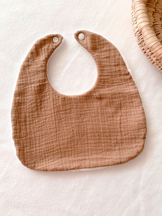 Bavoir carré taupe