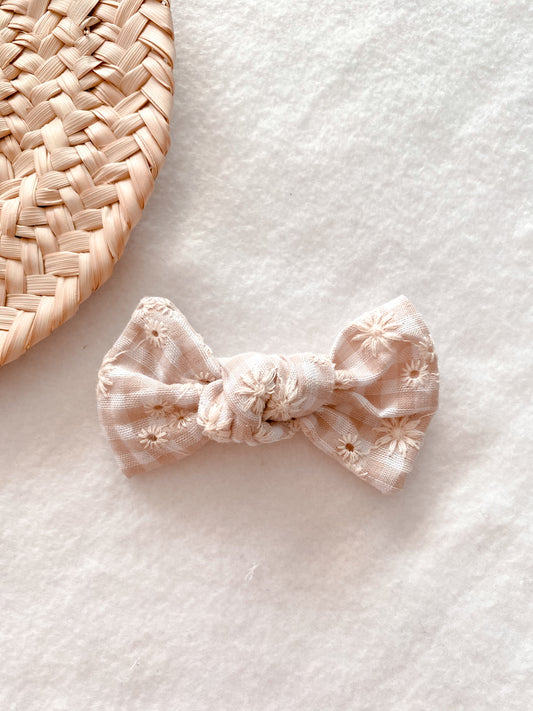 Barrette ou chouchou ou bandeau broderie beige