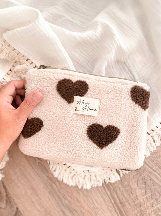 Pochette moumoute cœurs bruns