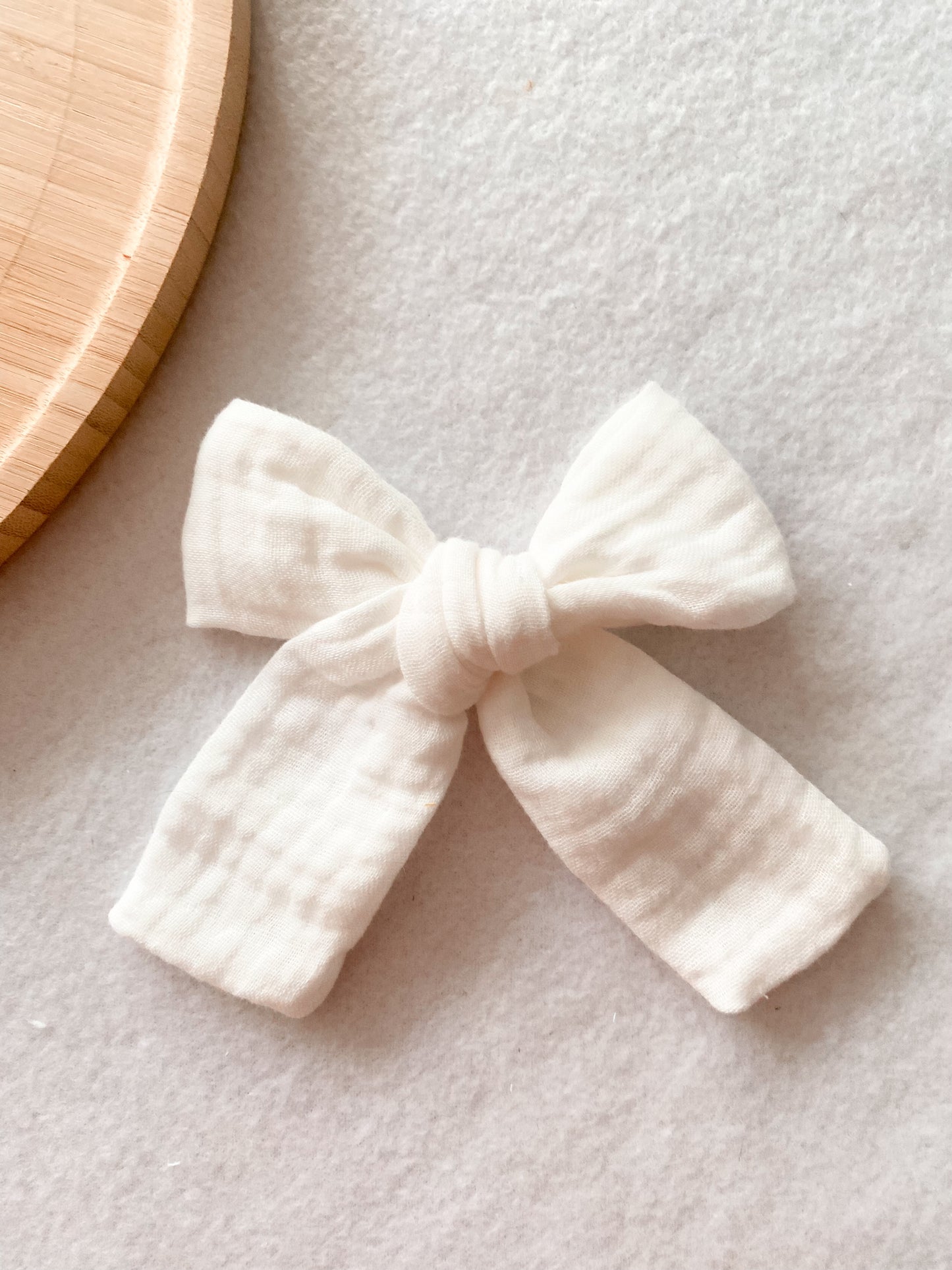 Noeud blanc pour barrette ou chouchou
